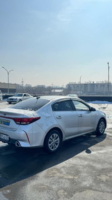 Авто в аренду под такси