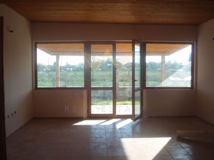 Продава се Къща в с. Селце, Област Добрич - 130 кв.м за 373 €/кв.м - Снимка #2