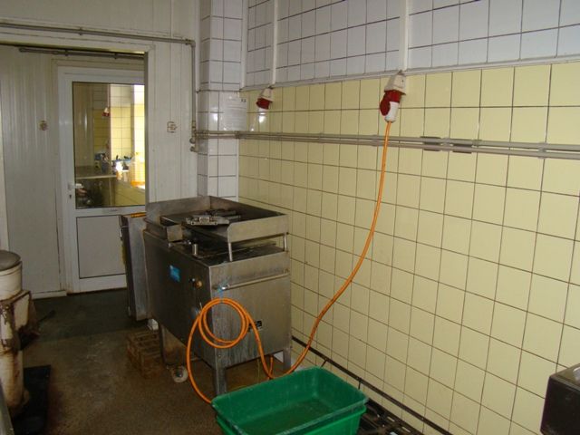 Помещение за производство, склад и съхранение на хранителни продукти.