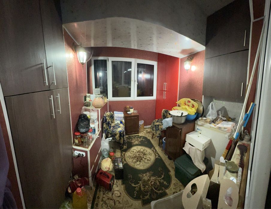 Продаеться 4-х комнатная квартира