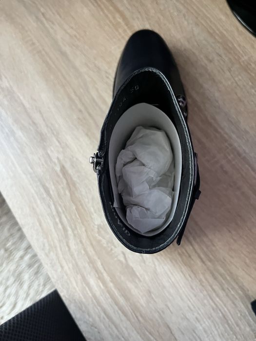 Чисто нови дамски боти