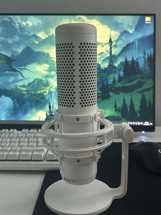 продаю микрофон HyperX QuadCast S в белом цвете