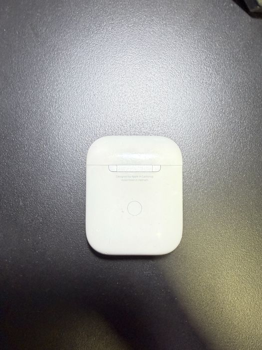 Airpods 2 fara o casca