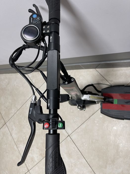 Электросамокат в отличном состояний