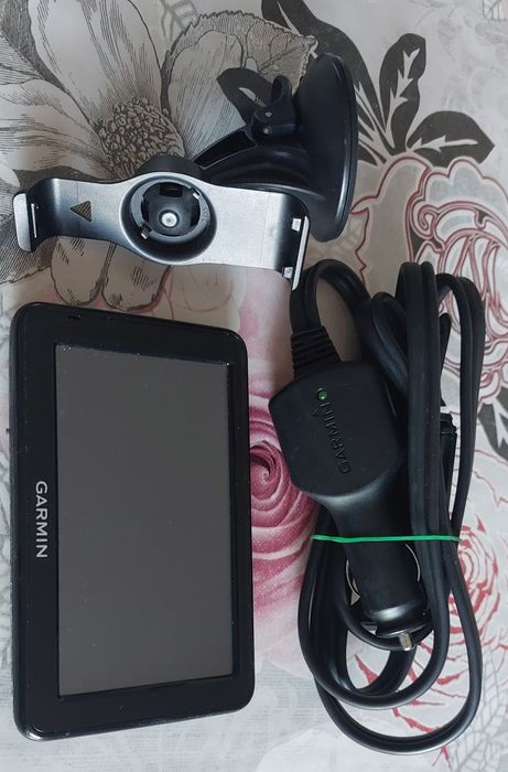 Продавам gps навигация Garmin nuvi 2455