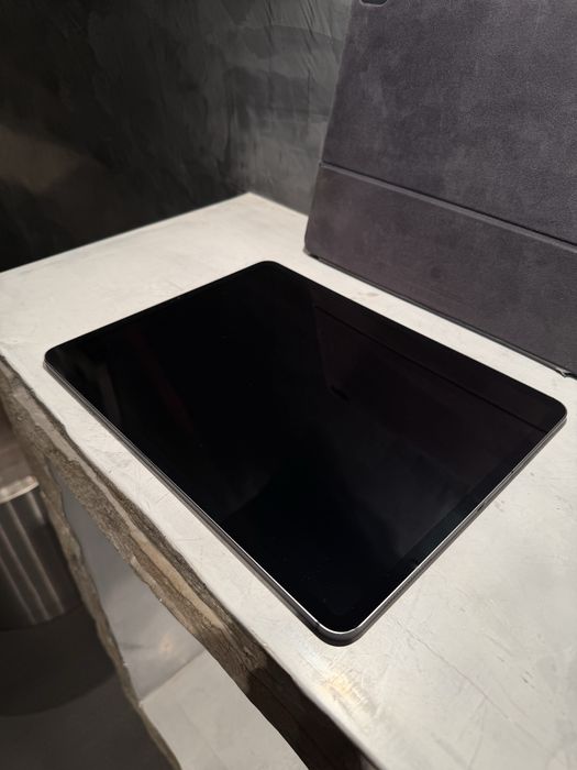 Ipad Pro 12.9" 512 GB Cellular; Wi-Fi + Smart Keyboard Folio