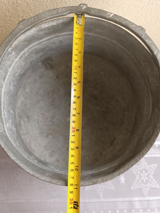 Продавам запазено менче