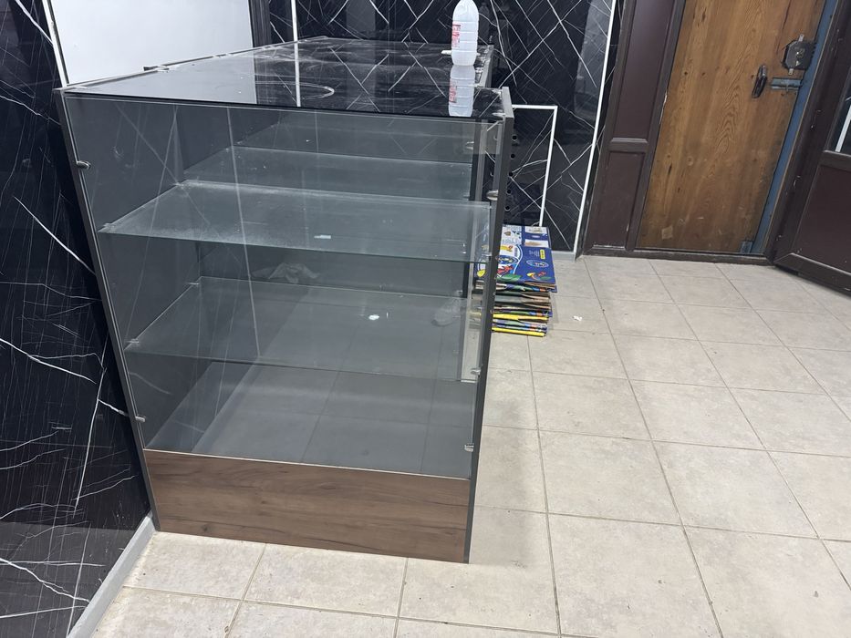 Продам витрины 90х120 см