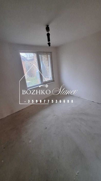 Продавам къща в гр. Долни Чифлик