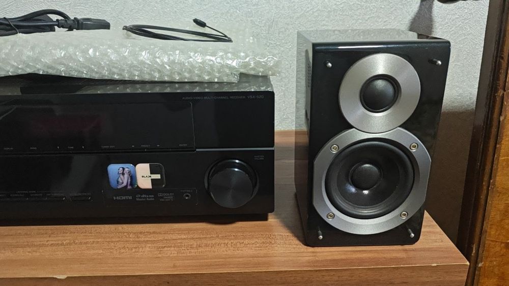 Продается пару калонок Edifier S730