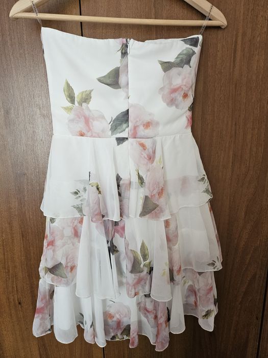 Дамска рокля на волани