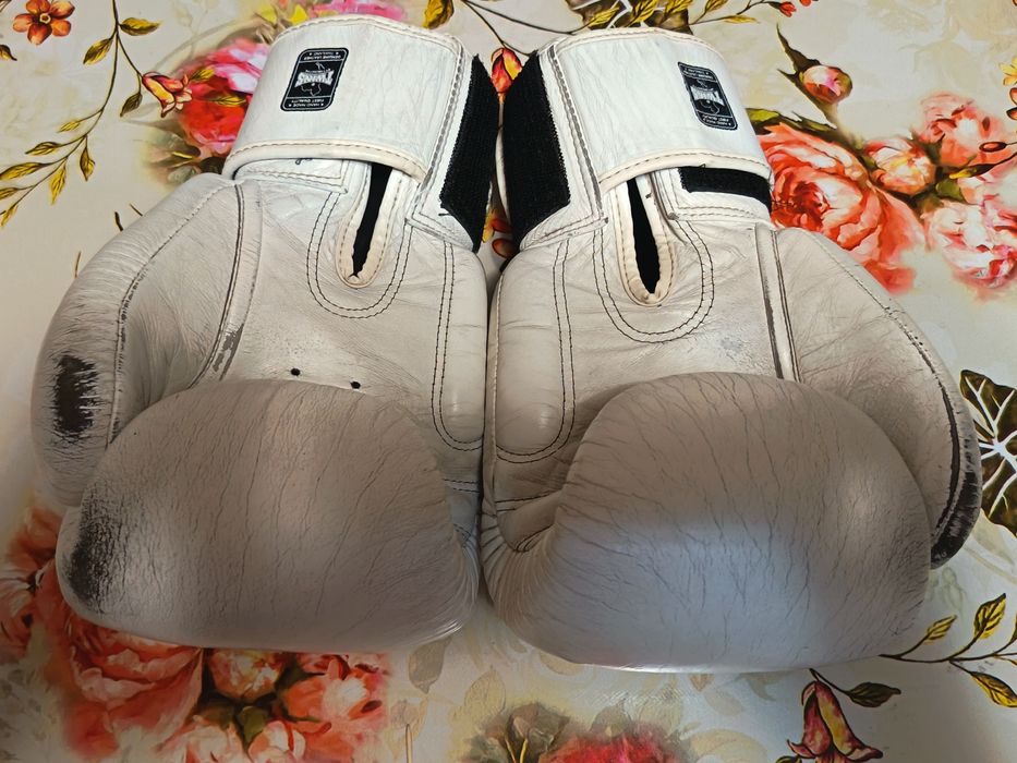 Mănuși în stare foarte bună