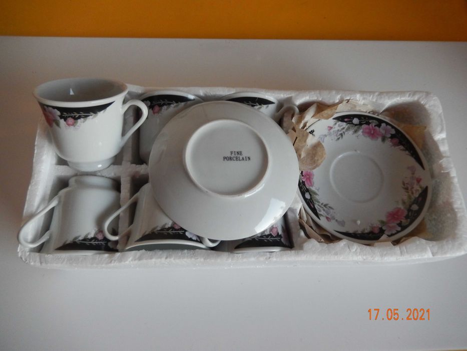 3 seturi de cafea fine porcelain si inca 2
