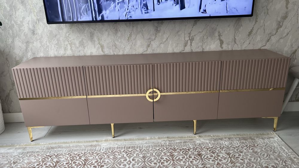 Продается тумба под телевизор.