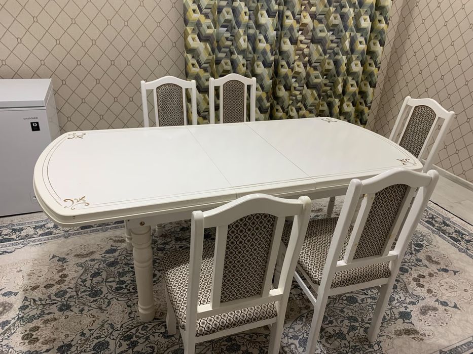 Продам стол с стулями