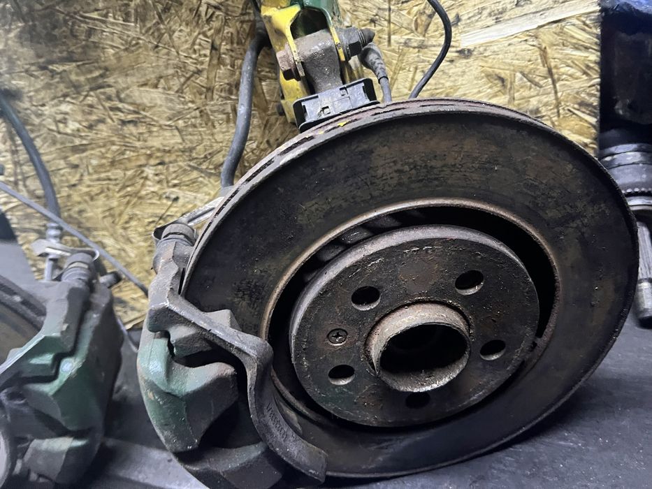 передние стойки гольф 3