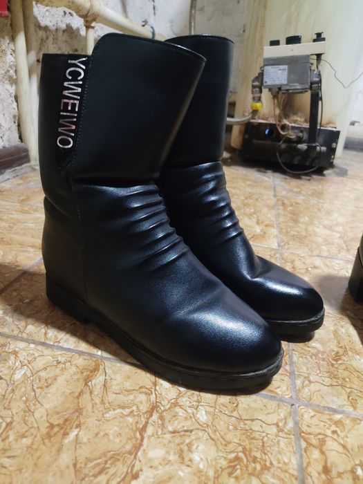 Ayollar qiwki oyoq kiyimi holati yaxshi