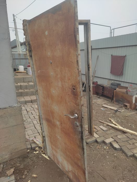 Продам входную дверь