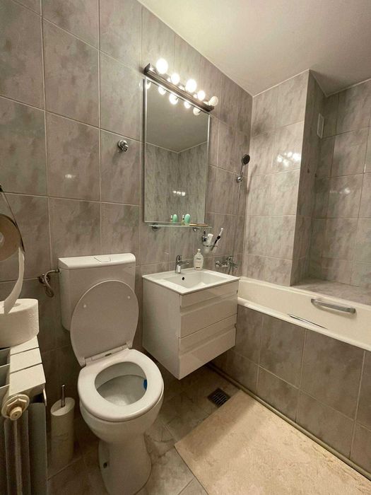 Inchiriez apartament cu 3 camere, direct proprietar, spatios, zona Luica