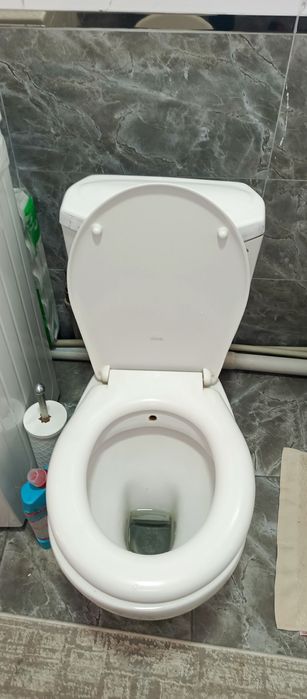 Продам унитаз в хорошем состояние