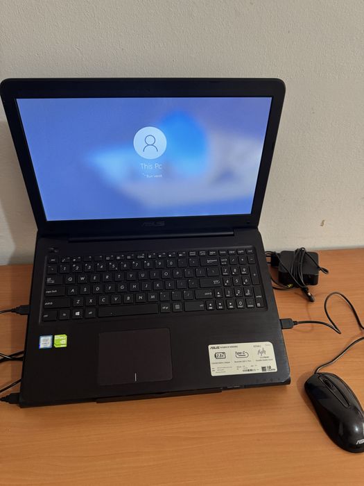Vând Laptop Asus X556U i7