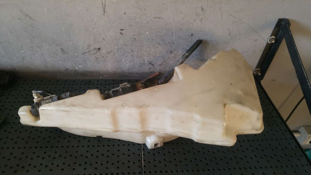 Vas lichid parbriz cu 2 pompite audi a6 allroad c6 4fh 4f0955453