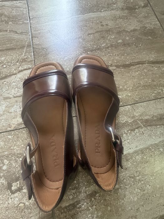 Подам сандали оригинал Prada