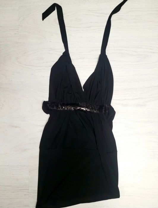 Rochie neagra cu spatele gol