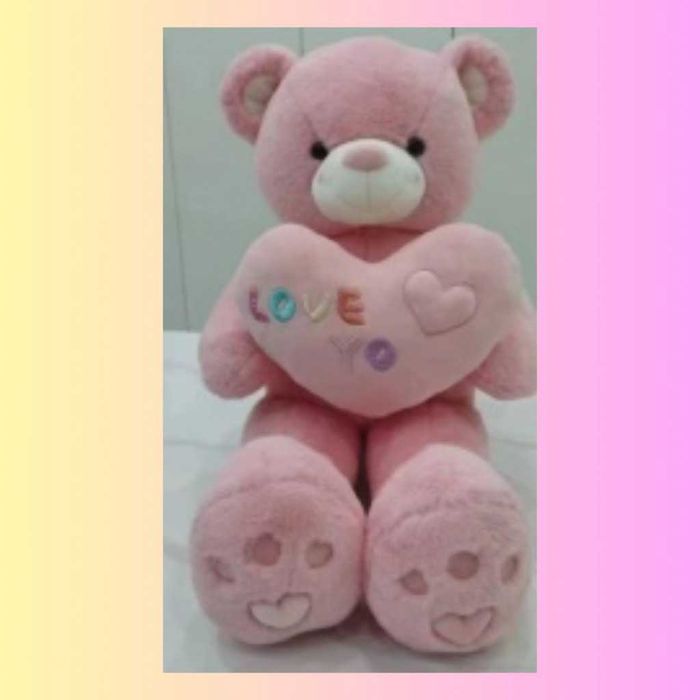Голямо плюшено мече, със сърчице