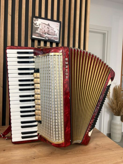 Acordeon Hohner Verdi 3M cu 120 de basi