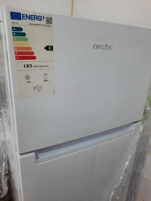 Vind frigider Arctic 240l  încă este în garantie