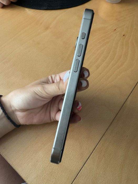 Продавам iPhone 15 Pro