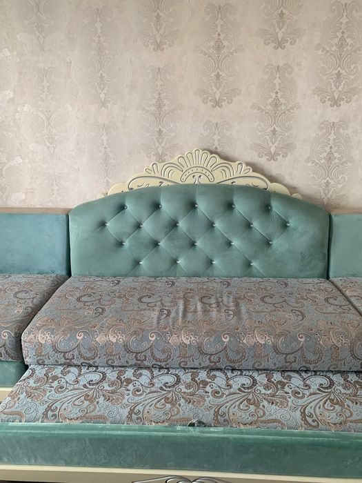 Продам диван для гостинной (ковер в подарок)