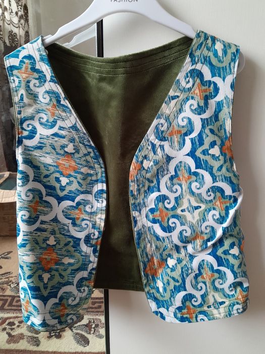 Продам жилетка двух сторонний!