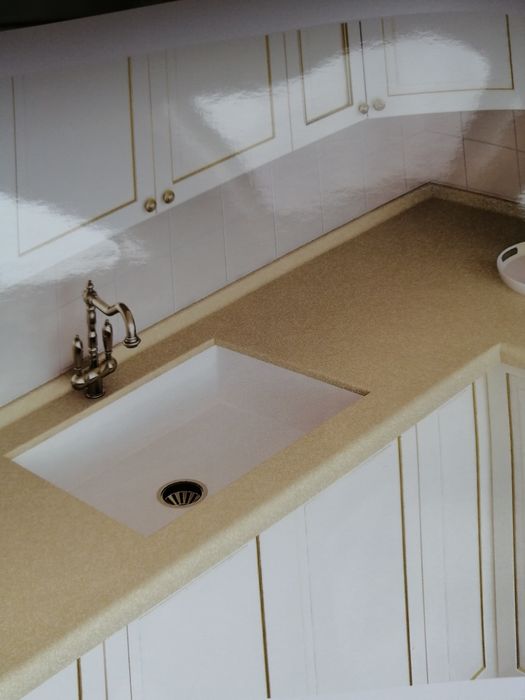 Изработка на плотове за кухня и баня от акрилен камък.