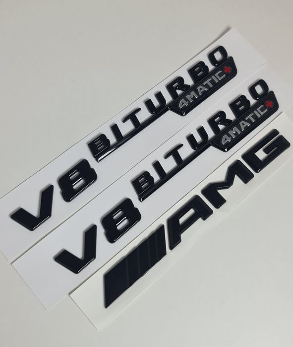 Pachet-Set-Emblema-Neagra-Lucios-Sigla-Logo-Stema-Spate-Aripi-Laterale-Haion-Mercedes-AMG-V8-Biturbo-4Matic+