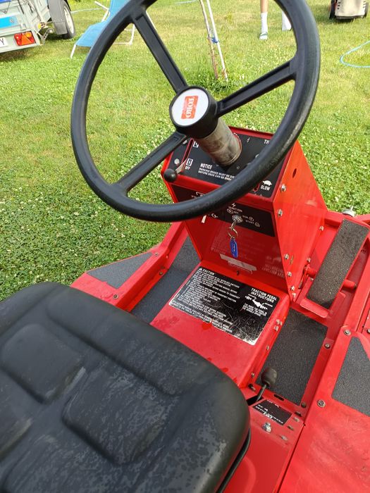 Tractor tuns iarba Toro