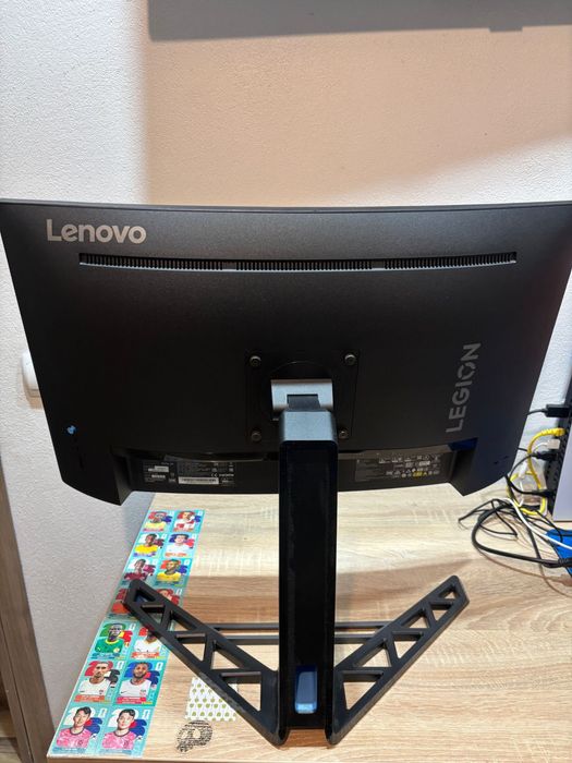 Vând monitor Lenovo LEGION R27fc-30 de 240hz