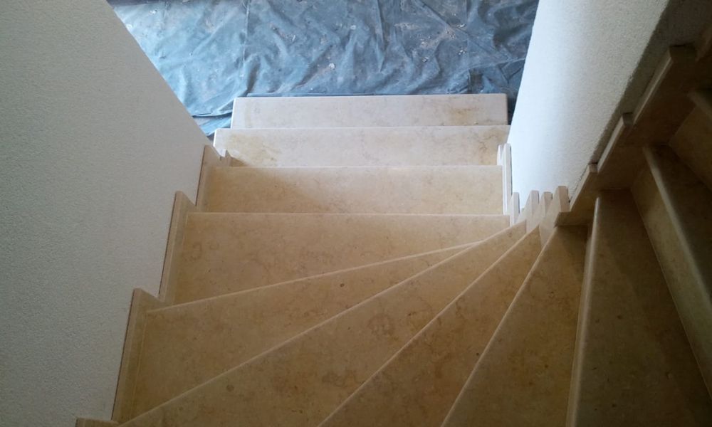 Scari (trepte si contratrepte) marmura 2 cm