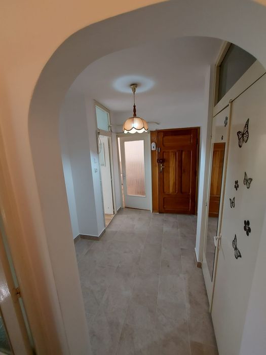 Închiriez apartament