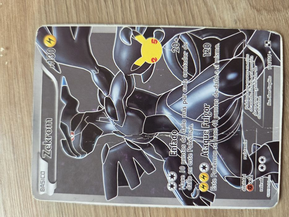 Cărți pokemon ( pikachu și zekrom )