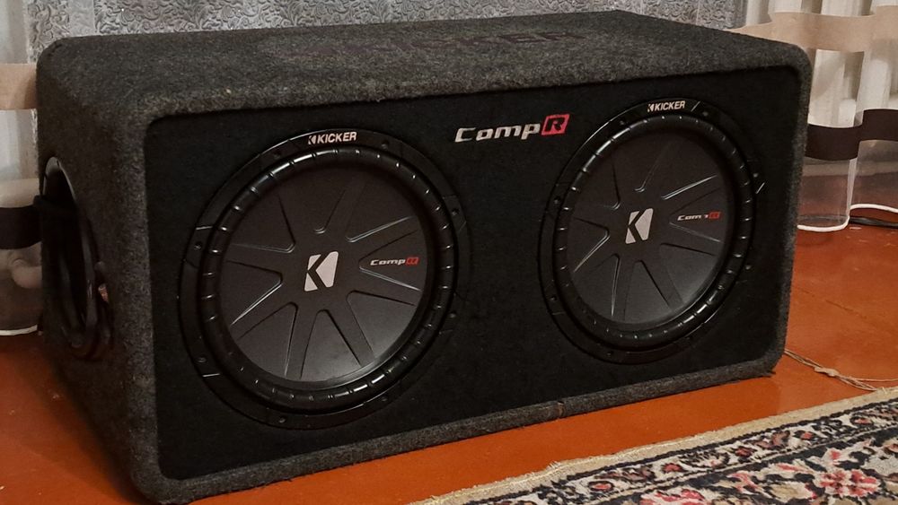 Продам Kicker 2×12