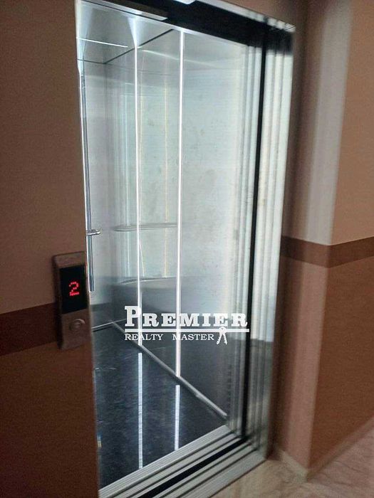 Тристаен 87 кв.м с просторна тераса и басейн в Равда