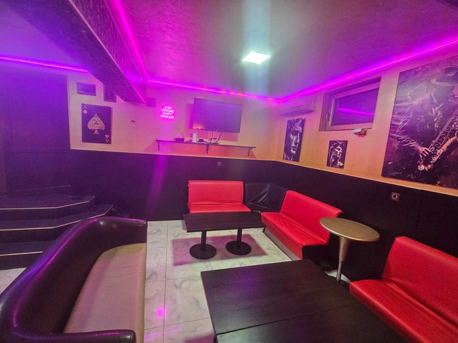 НОВА ВИЗИЯ -Парти зала, бар "General Bar" на вечер във Варна.