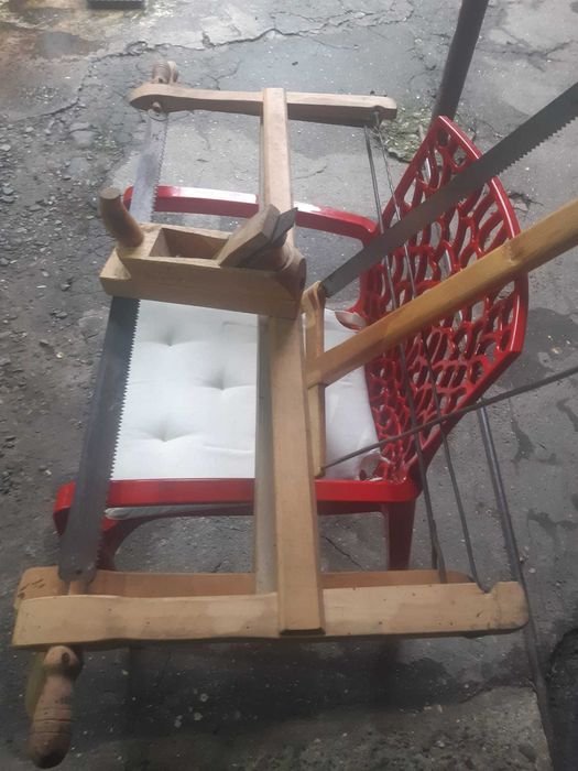 Ferastrau cu cadru de lemn