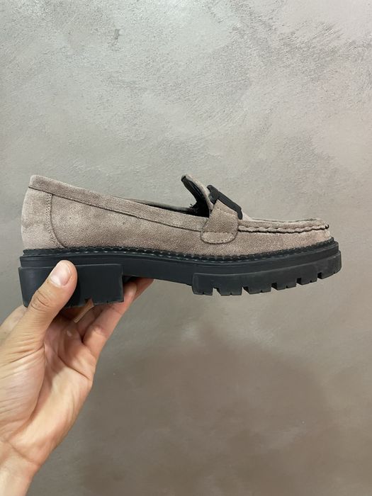 Дамски мокасини.