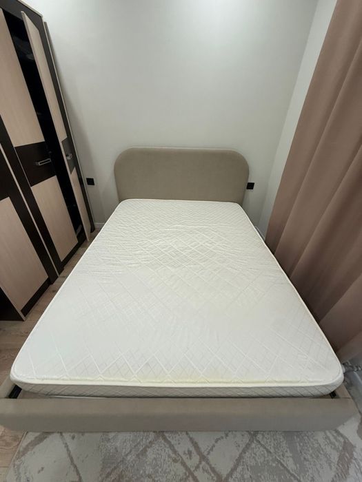 Кровать с матрасом 1,5
