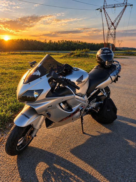 Vând Honda cbr f4i