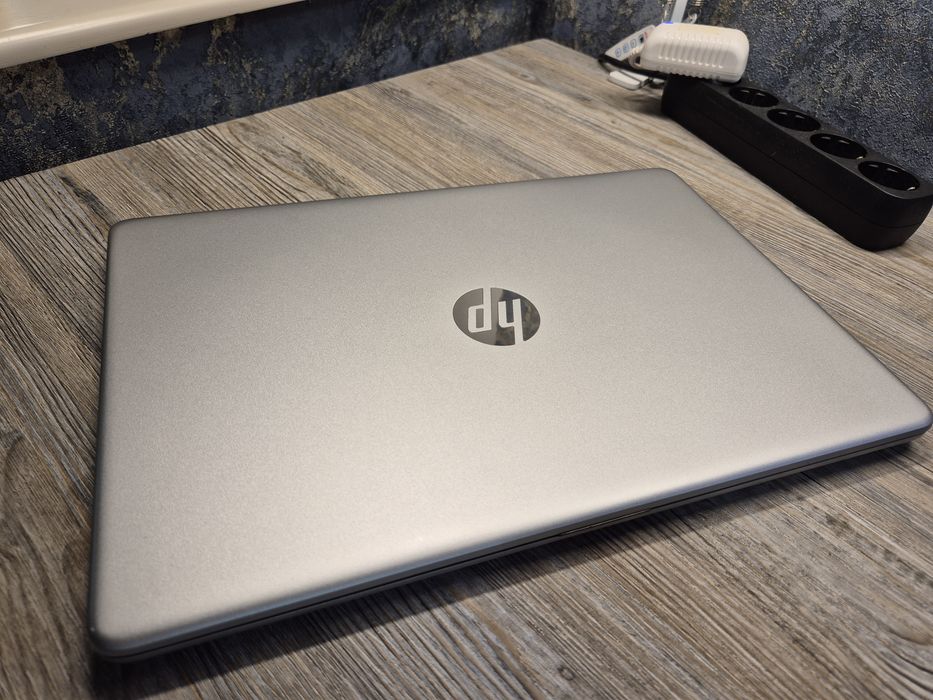 Ноутюук HP мощный для работы