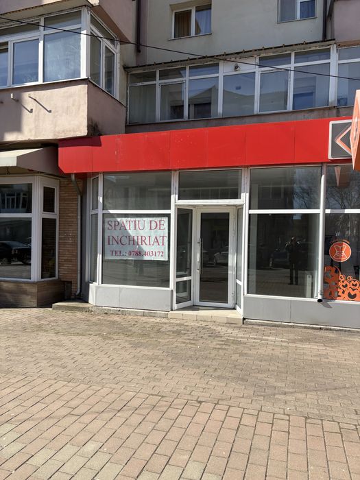 Inchiriez spatiu comercial Str.M.Eminescu vis a vis Biserica Catolica,